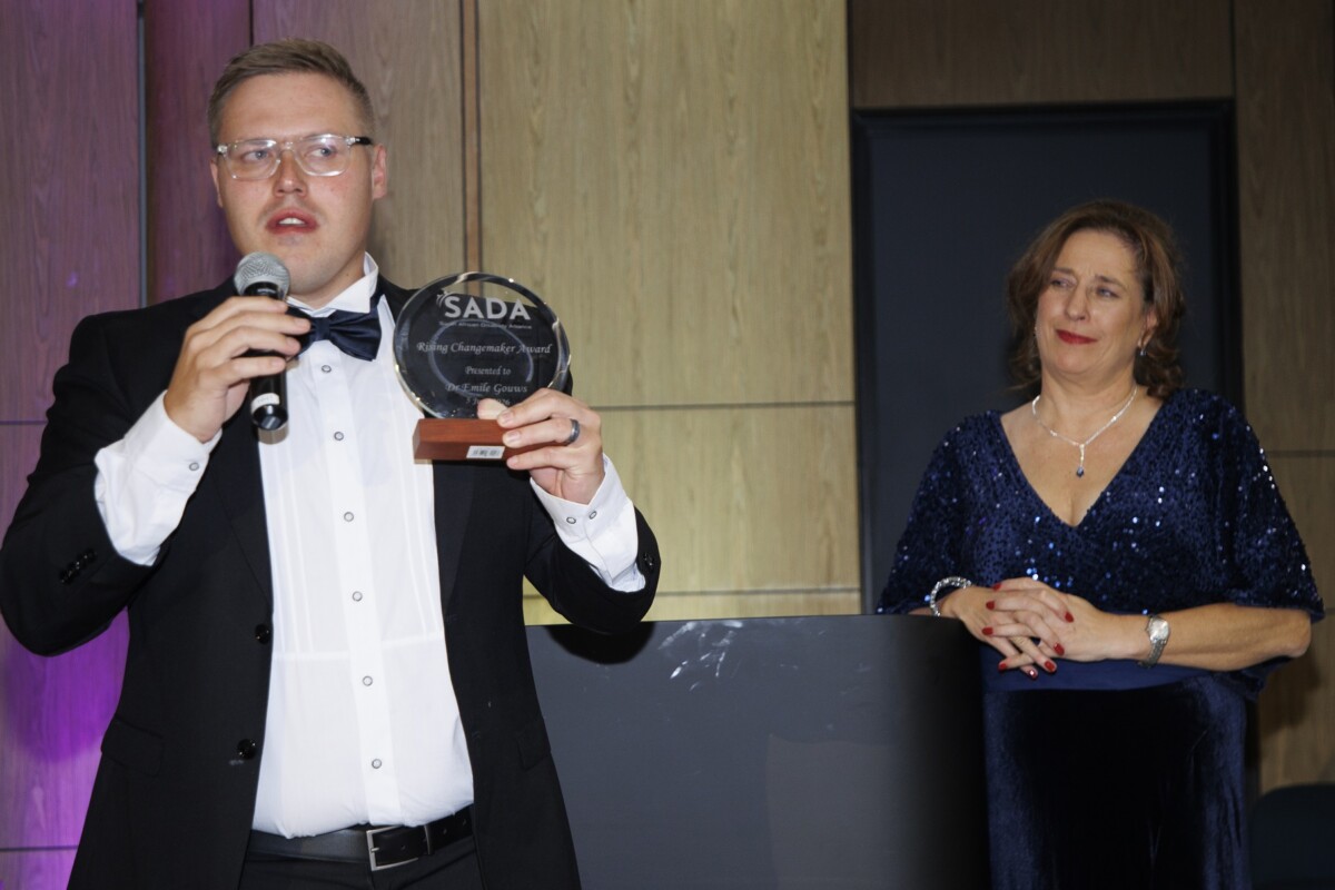 Dr Emile Gouws receives the Rising Changemaker Award from SADA Chairperson: Sharlene Cassel